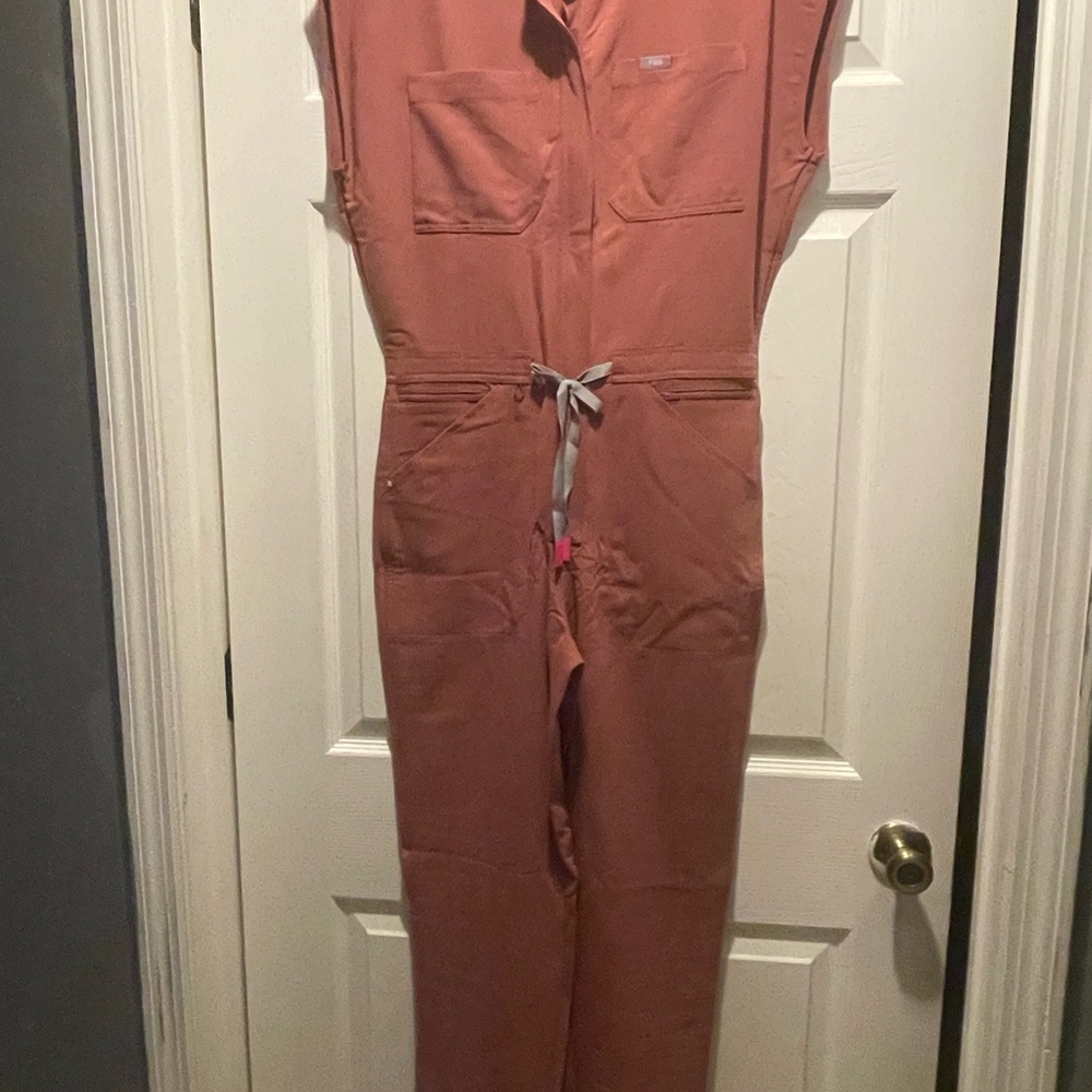 Women's Figs Rafaela Mauve Scrub Jumpsuit  size Small New with tags